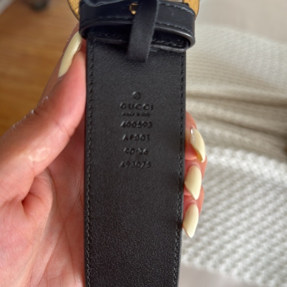Gucci Black Leather Belt with Gold GG Emblem - Picture 7 of 8